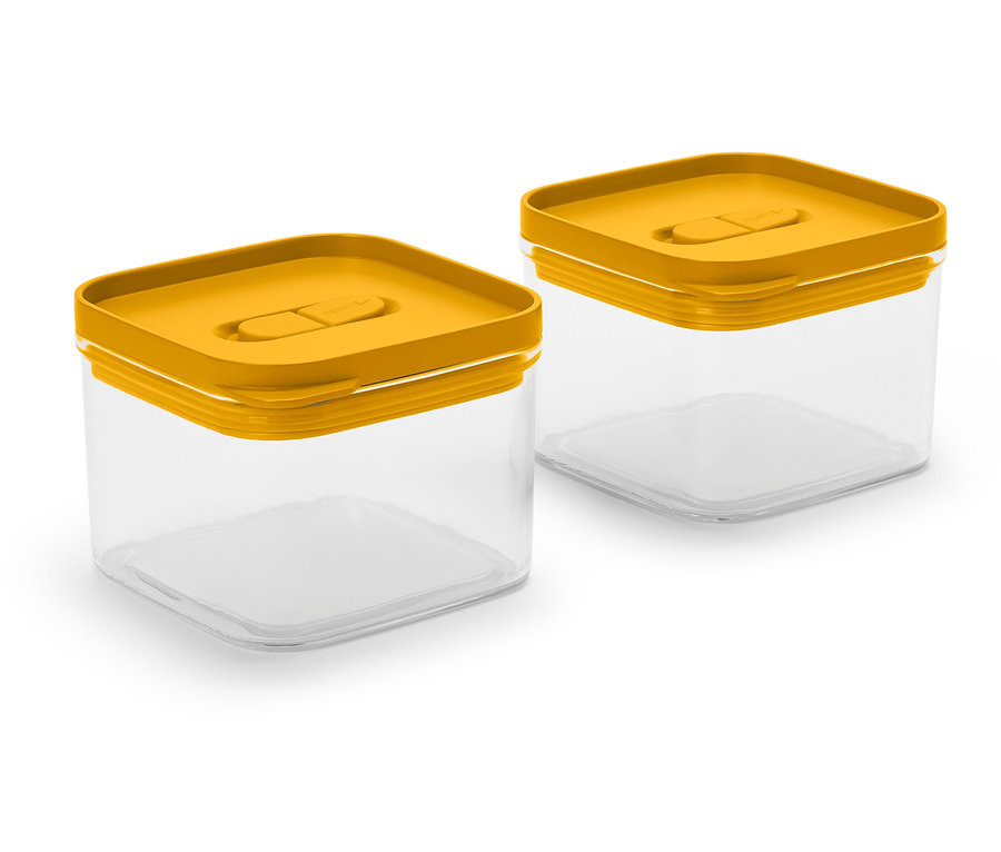 Dve štvorcové priehľadné nádoby s horčicovo žltými viečkami.