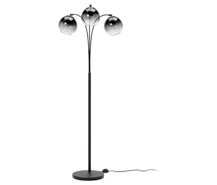 Čierna stojaca lampa s tromi sklenenými tienidlami.