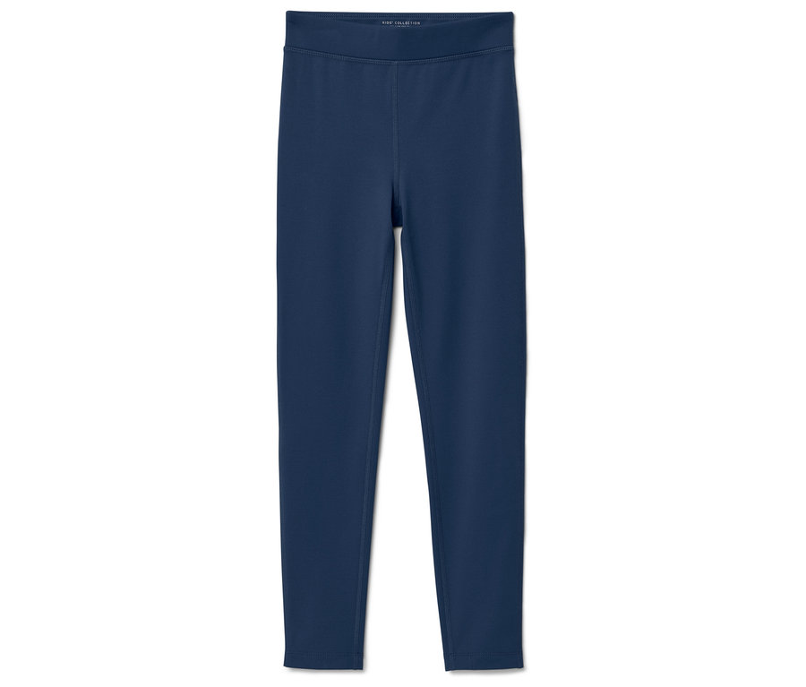 Tmavomodré legíny na bielom pozadí.