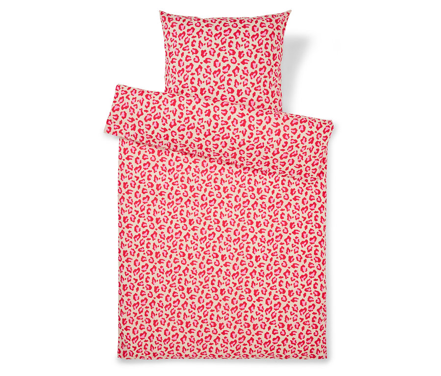 Súprava posteľnej bielizne s leopardím vzorom v červených a ružových tónoch, pozostávajúca z obliečky na vankúš a obliečky na prikrývku.