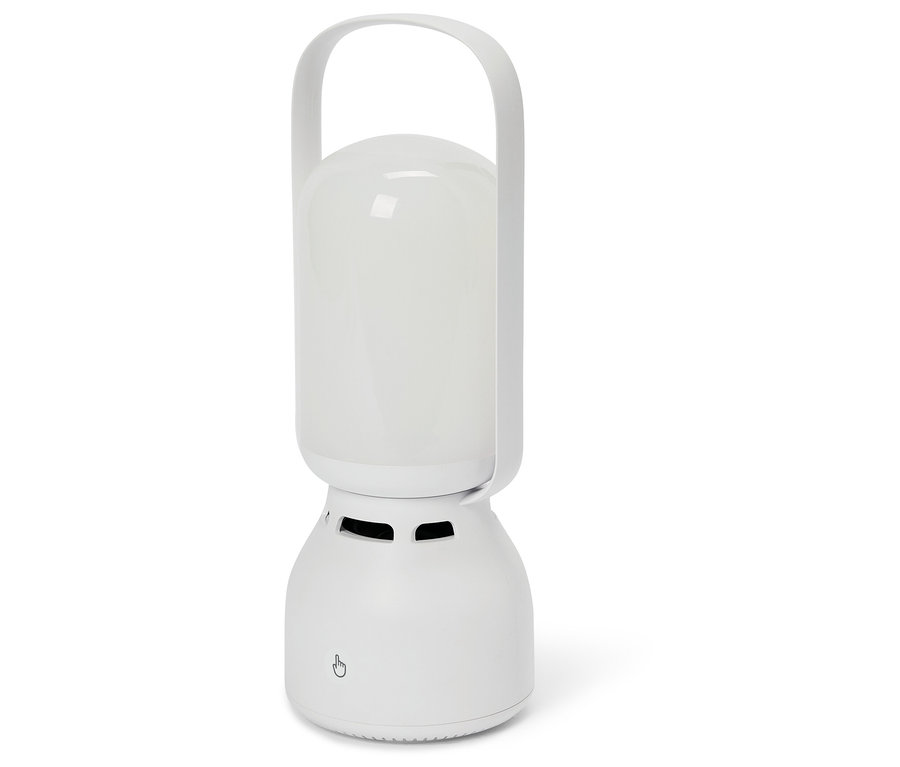 Biela lampa s rukoväťou na bielom pozadí.