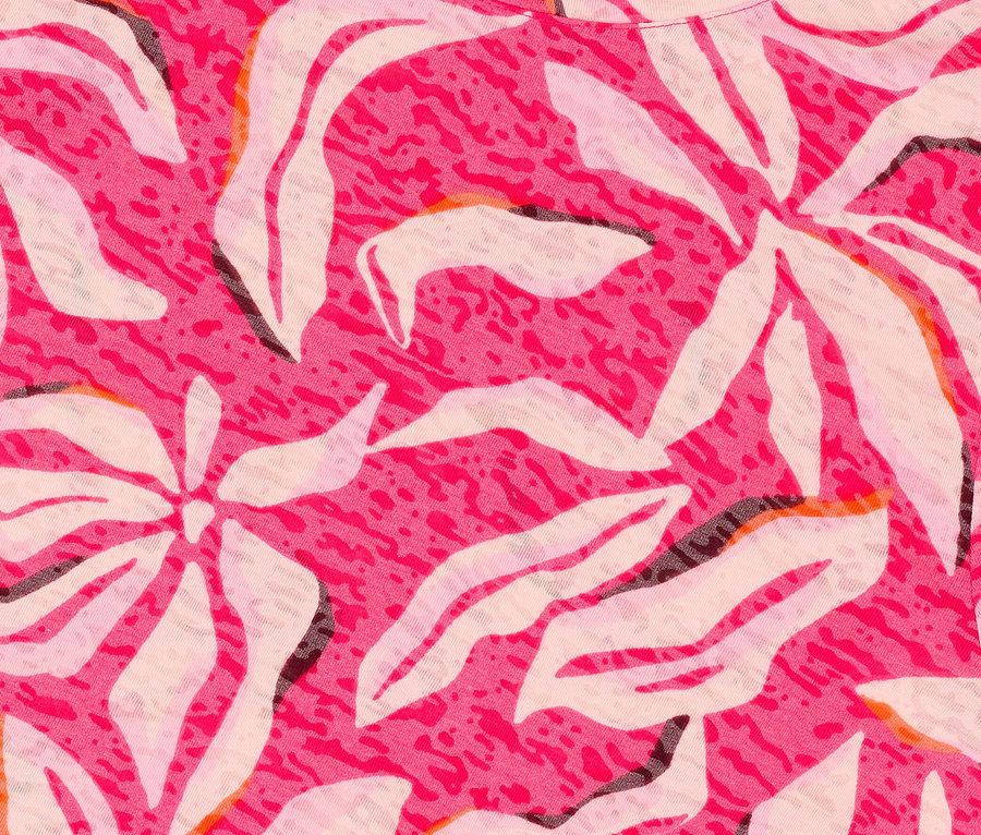 Detail ružového trička s krátkym rukávom CECIL s potlačou listov a štítkom.