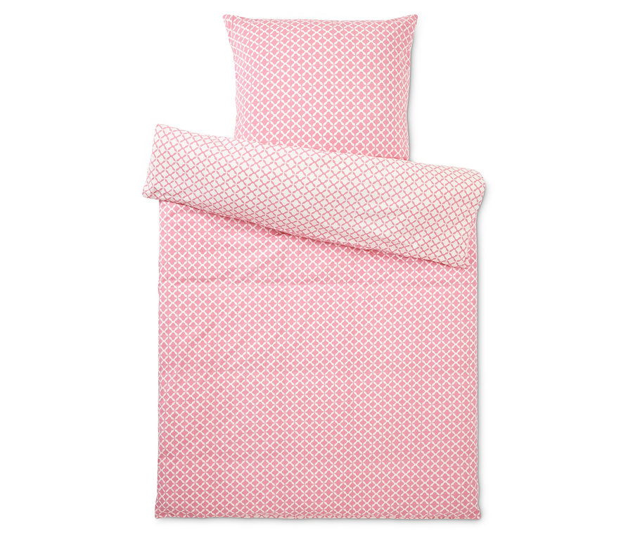 Súprava posteľnej bielizne s geometrickým vzorom v ružovo-bielej farbe, pozostávajúca z obliečky na vankúš a prikrývku.