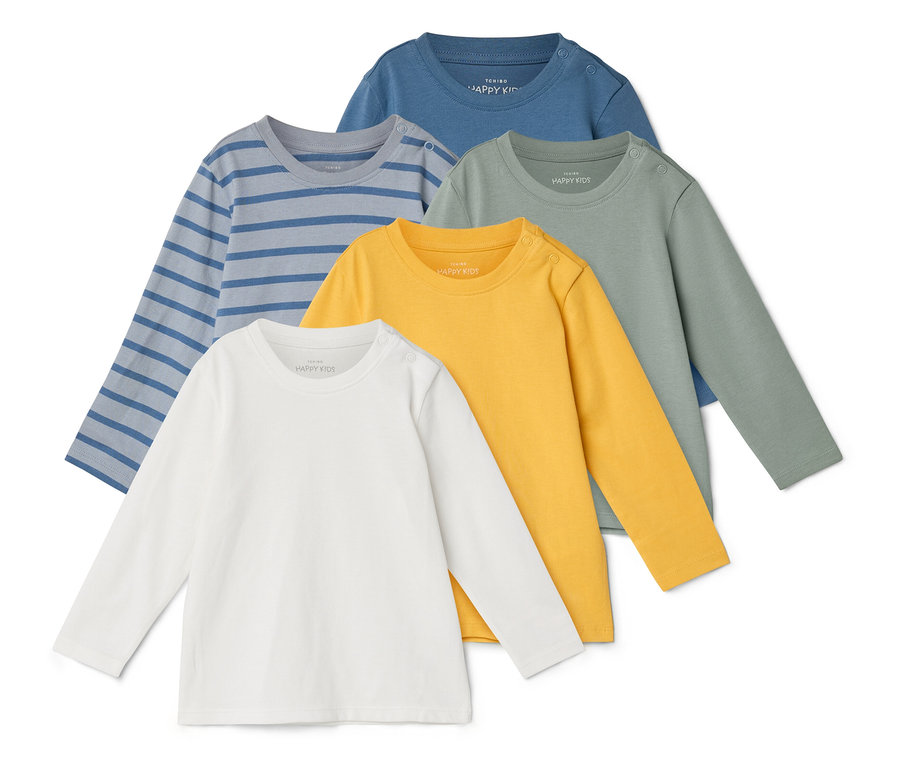 Päť detských tričiek s dlhým rukávom v bielej, žltej, zelenej, modrej a modro-bielej farbe leží na sebe.