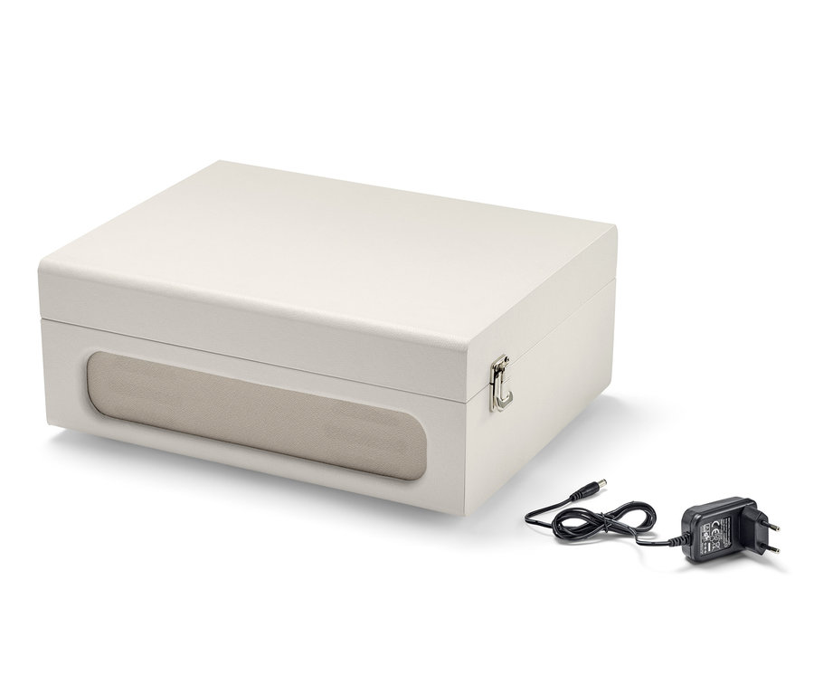 Biely prenosný retro gramofón s funkciou Bluetooth® a napájací kábel.