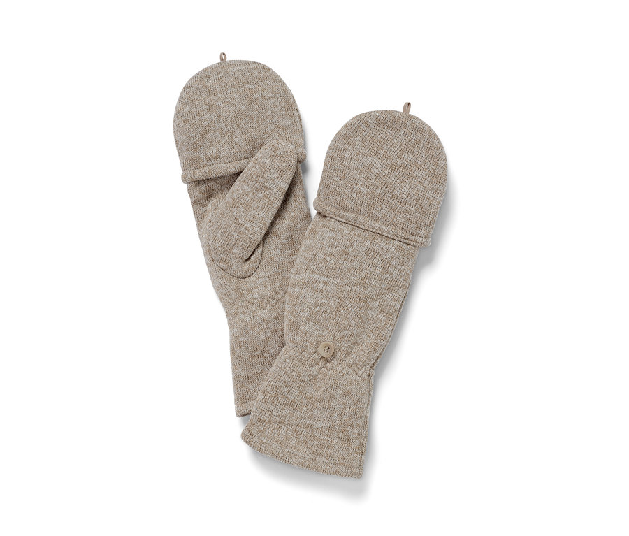 Dve béžové odklápacie palčiaky z pleteného flísu ležia vedľa seba.