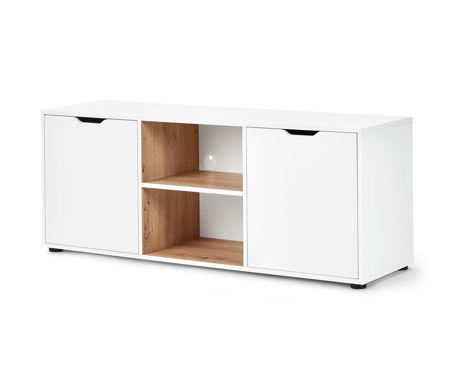 Nízka komoda so zásuvkami s bielymi dvierkami a drevenými policami.