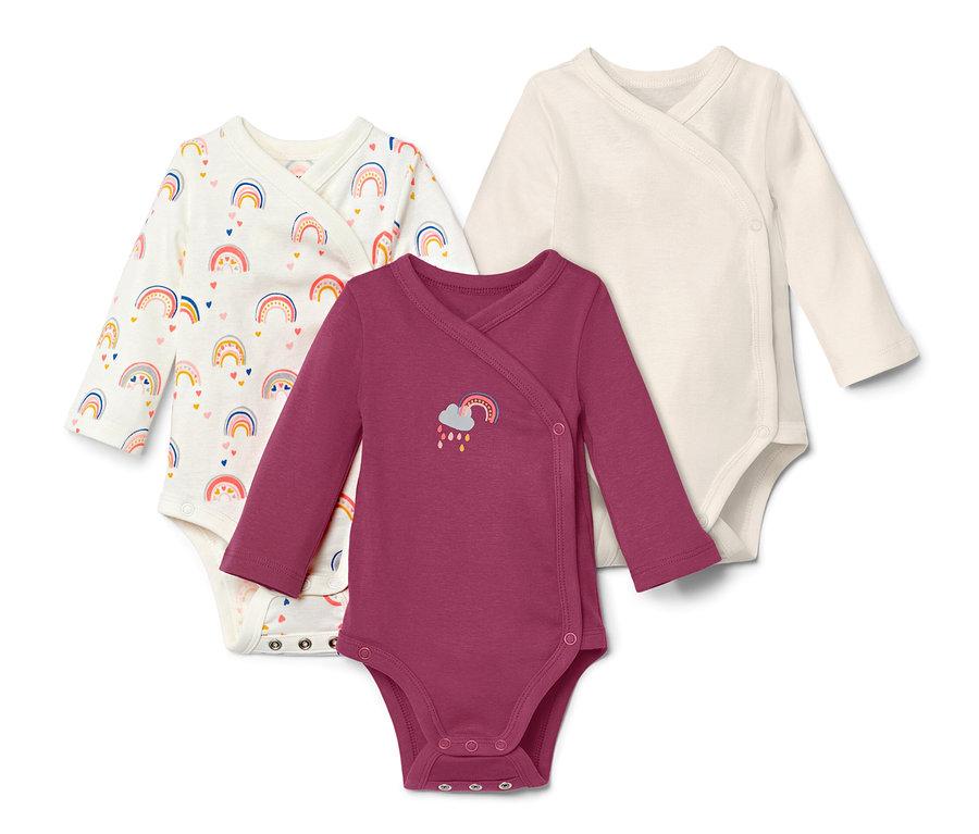 Tri body s dlhým rukávom s dúhovými vzormi.