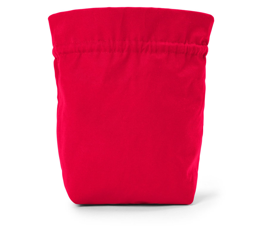 Červený látkový sťahovací vak na bielom pozadí.