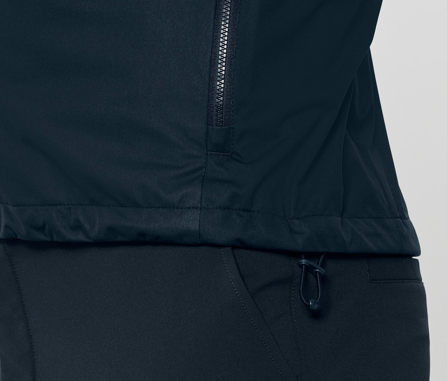 Detail softshellovej vesty a nohavíc.