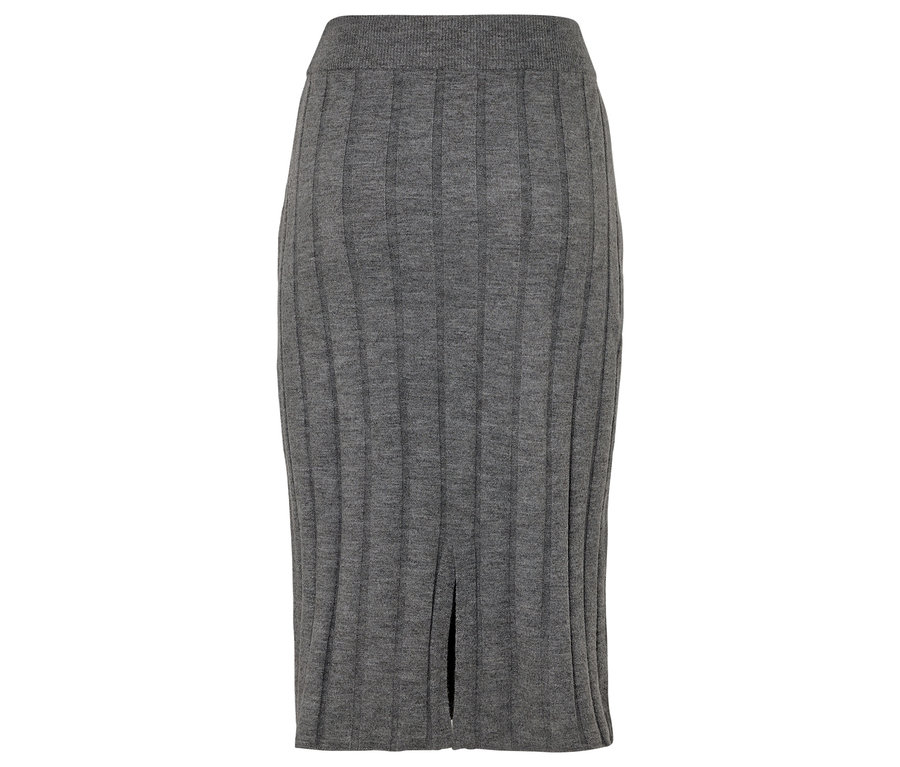 Sivá pletená sukňa s rozparkom v strede.