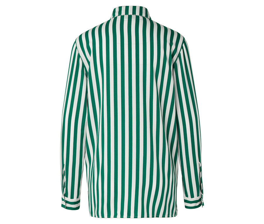 Pohľad zozadu na košeľu s dlhým rukávom so zelenými a bielymi pruhmi.