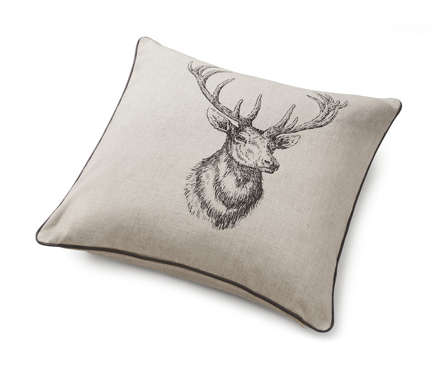Béžová obliečka na dekoračný vankúš s kresbou jeleňa.