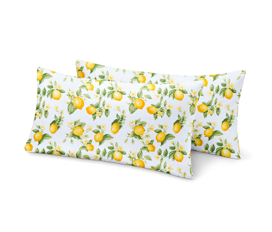 Dve džersejové obliečky na vankúše s potlačou citrónov ležia na sebe.