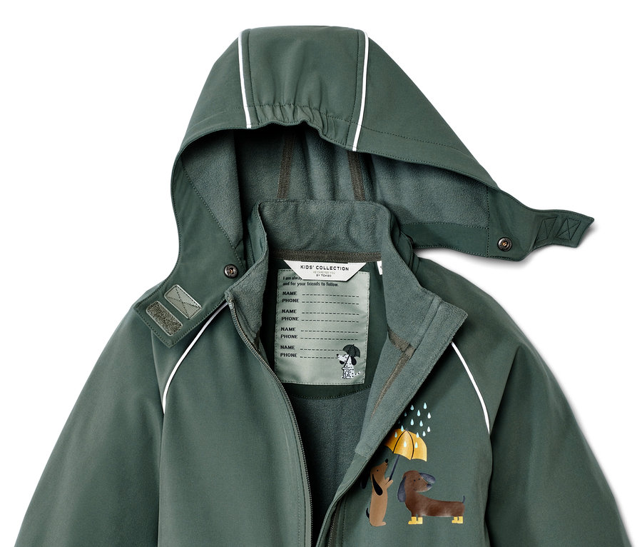 Zelený detský softshellový overal s kapucňou a potlačou psov s dáždnikom.