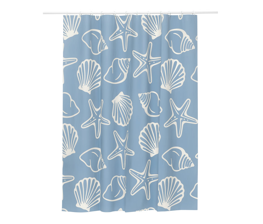 Modrý záves do sprchy so vzorom bielych mušlí a hviezdic.