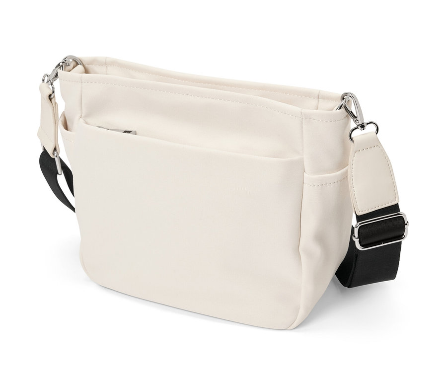 Plátenná taška na plece krémovej farby s čiernym popruhom.