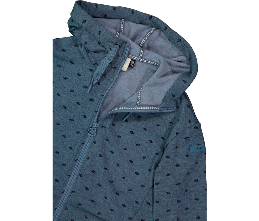 Detailný záber na čiastočne rozopnutú modrú vzorovanú mikinu s kapucňou CMP.