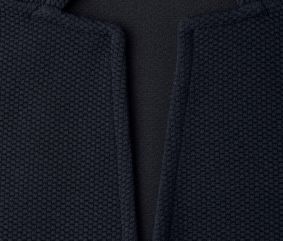 Detailný záber na džersejový blejzer Street One s golierom a otvorenými klopami.