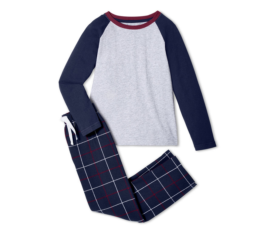 Sivé pyžamo s tmavomodrými rukávmi a kockované nohavice.