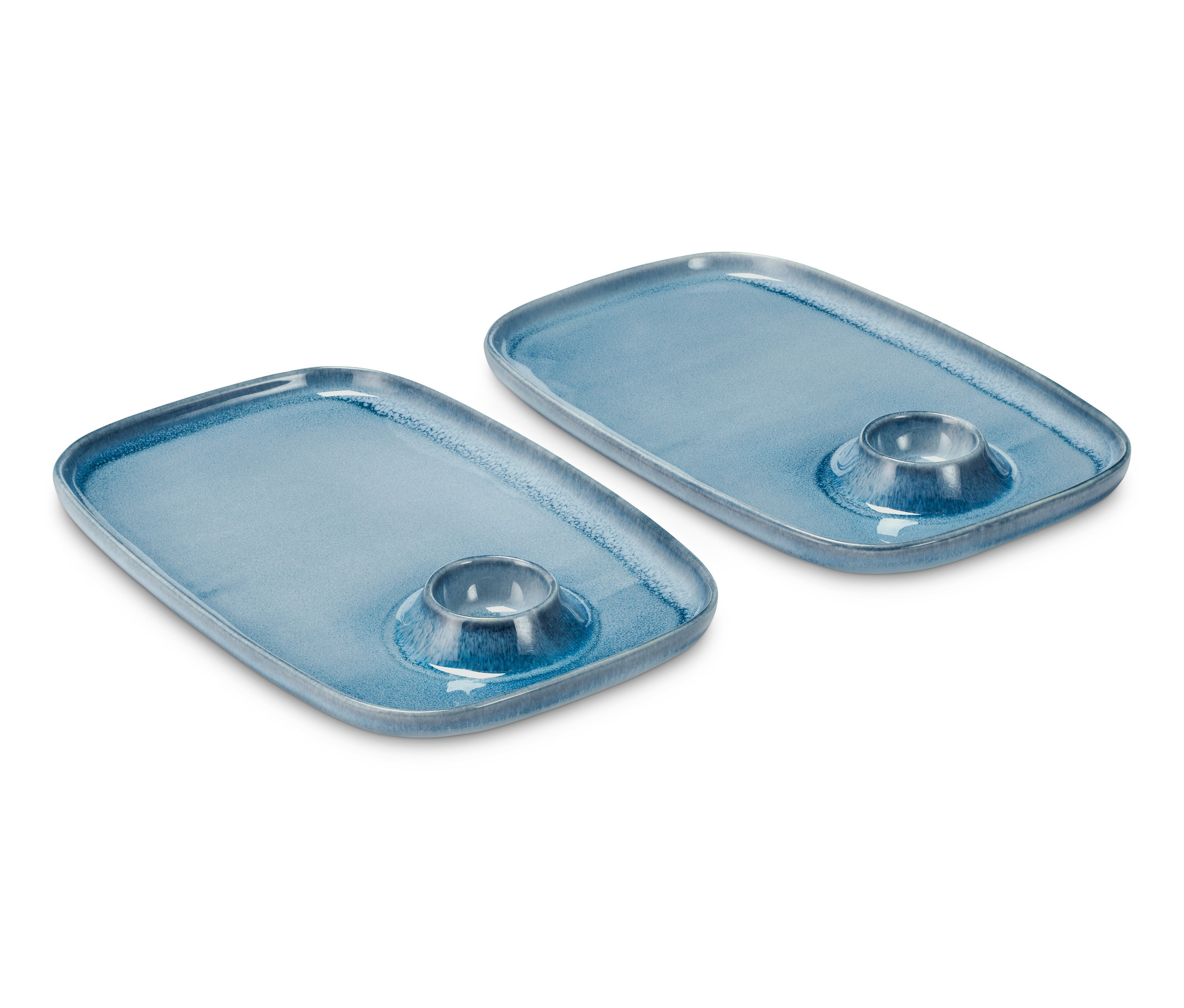 Dva modré raňajkové taniere.