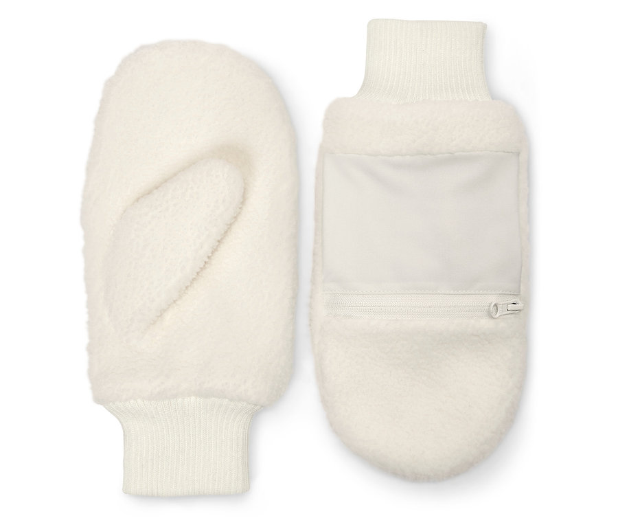 Dve biele palčiaky ležia vedľa seba. Jeden má vrecko na zips.