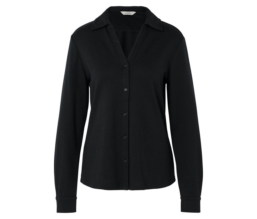 Čierna košeľa s dlhými rukávmi a gombíkmi.