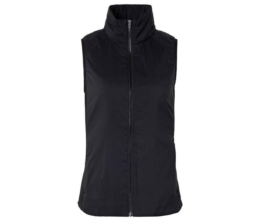 Čierna prešívaná vesta bez rukávov so zipsom po celej dĺžke.