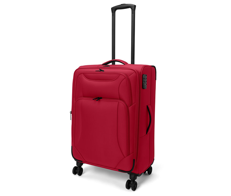 Červený textilný kufor, stredne veľký, s vysunutou čiernou teleskopickou rukoväťou, štyrmi kolieskami a kombinačným zámkom.