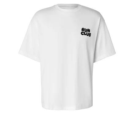 Biele športové tričko s čiernym nápisom 'RUN CLUB' na hrudi.