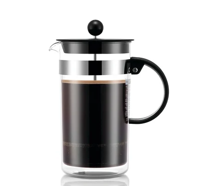 Sklenená kanvica french press Bodum® s objemom 1 l s čiernym kávovým obsahom.