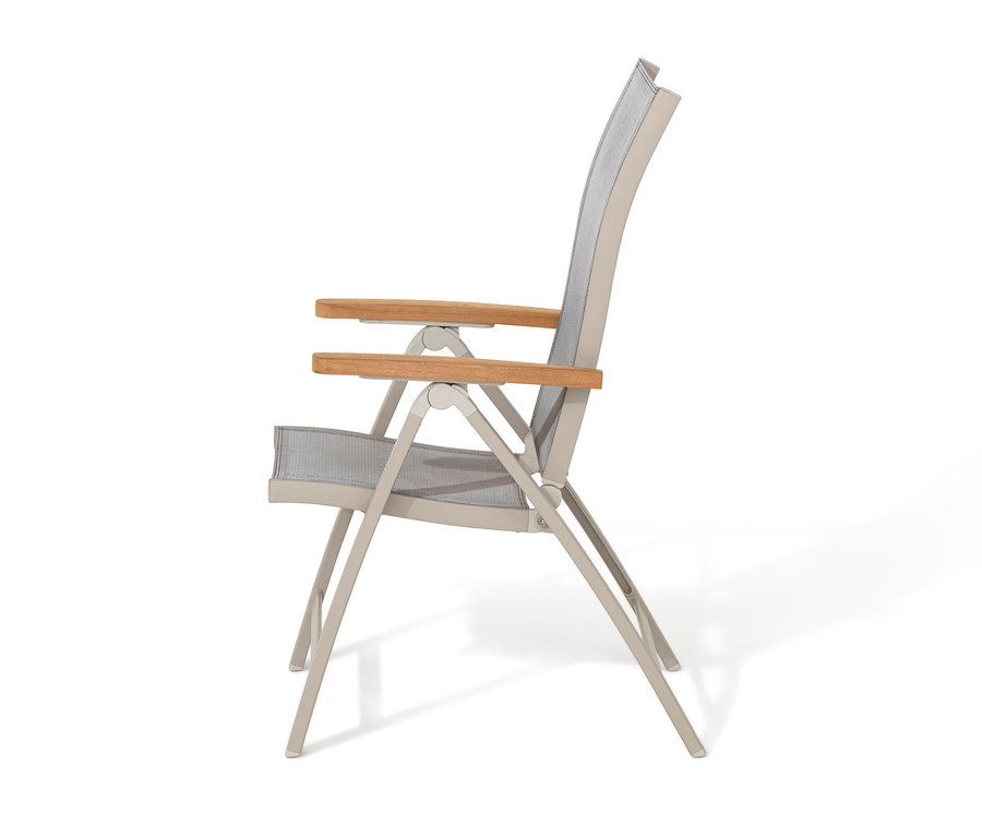 Bočný pohľad na kreslo »Liska« s vysokým nastaviteľným operadlom.