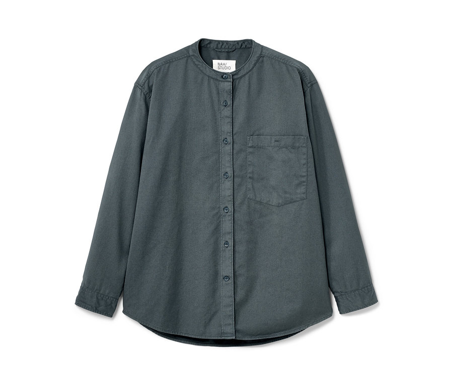 Detail kamennej modrej NAH/STUDIO Hemdbluse z udržateľnej bavlny.