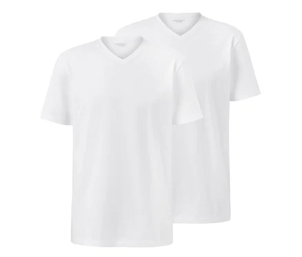 Dve biele tričká s výstrihom do V ležia na sebe.