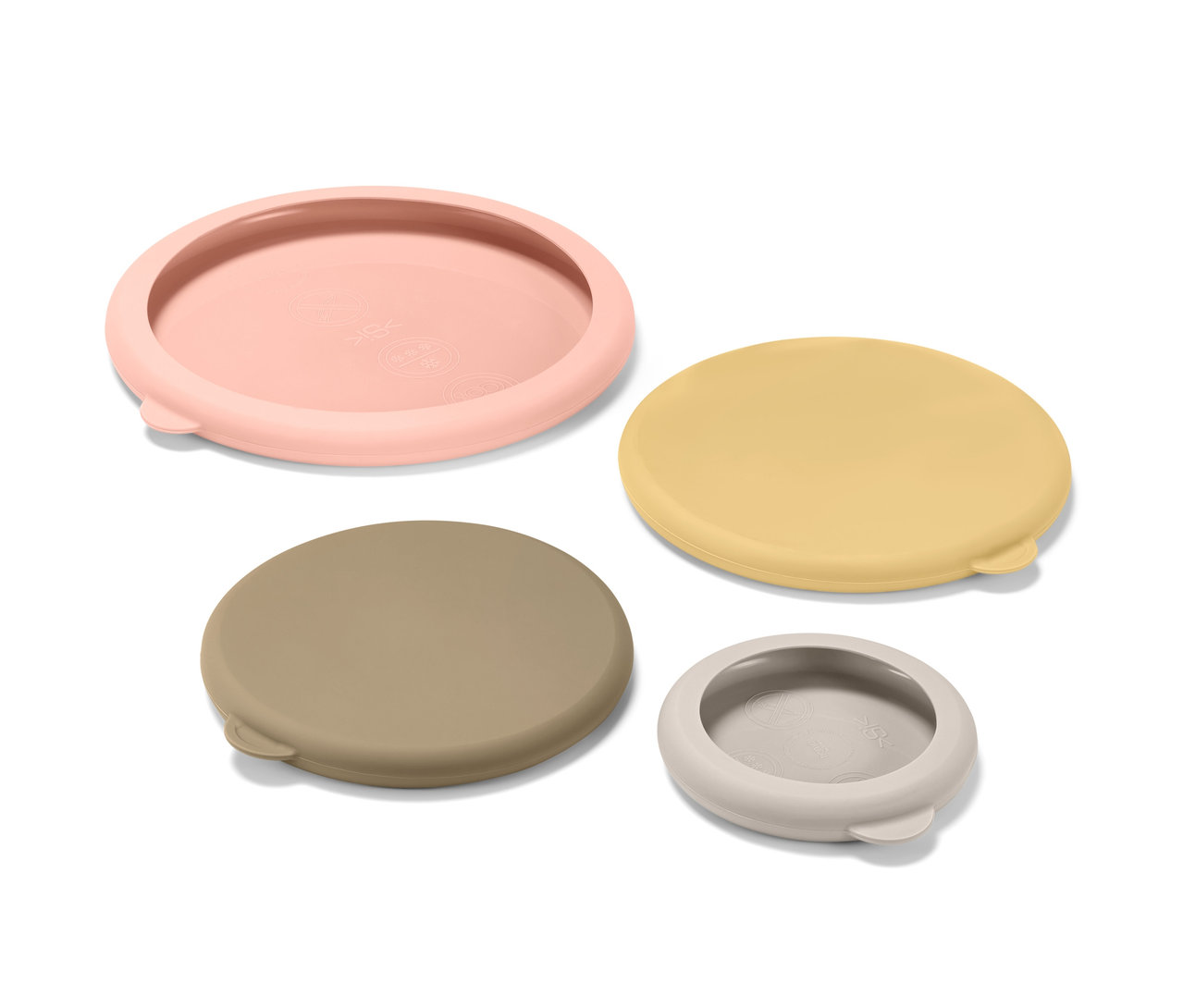 Štyri silikónové veká na uchovávanie potravín v čerstvom stave v ružovej, žltej, hnedej a šedej farbe.