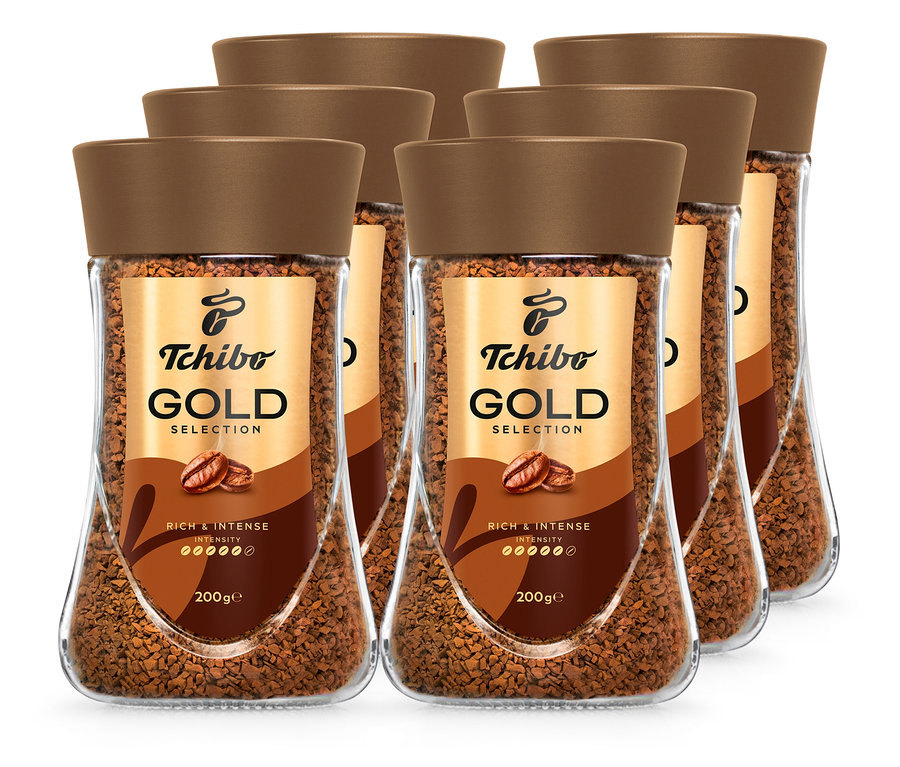 Šesť pohárov instantnej kávy Tchibo Gold Selection s hnedým viečkom.