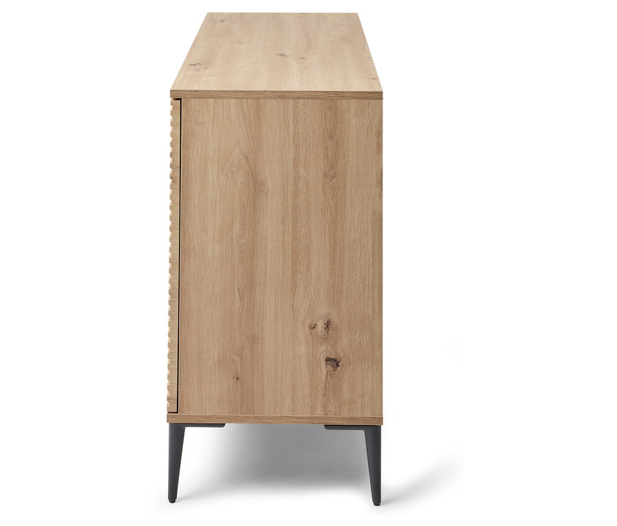 Bočný pohľad na drevenú skrinku s textúrou dreva a čiernymi nohami.