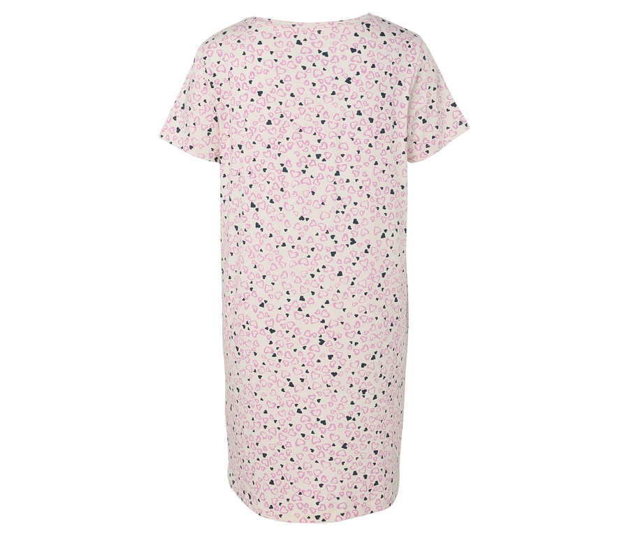 Zadný pohľad na biele nočné košeľu s krátkym rukávom, potlačenú ružovými a čiernymi srdiečkami.