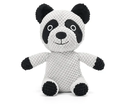 Sediaca plyšová panda s čiernymi ušami, nohami a škvrnami okolo očí.