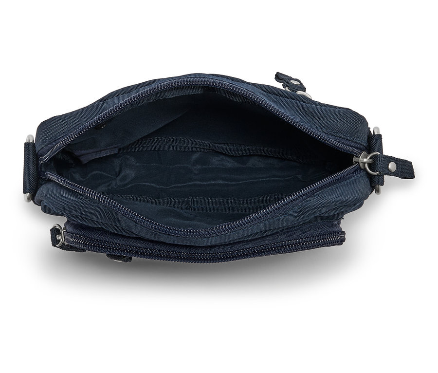 Pohľad zhora na otvorenú, tmavomodrú tašku cez rameno so zipsom.