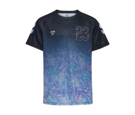 Čierne tričko hummel® HMLJR Shimmer T-Shirt S/S s modro-fialovým geometrickým vzorom v spodnej časti, bielym číslom '23' na hrudi a logami hummel.