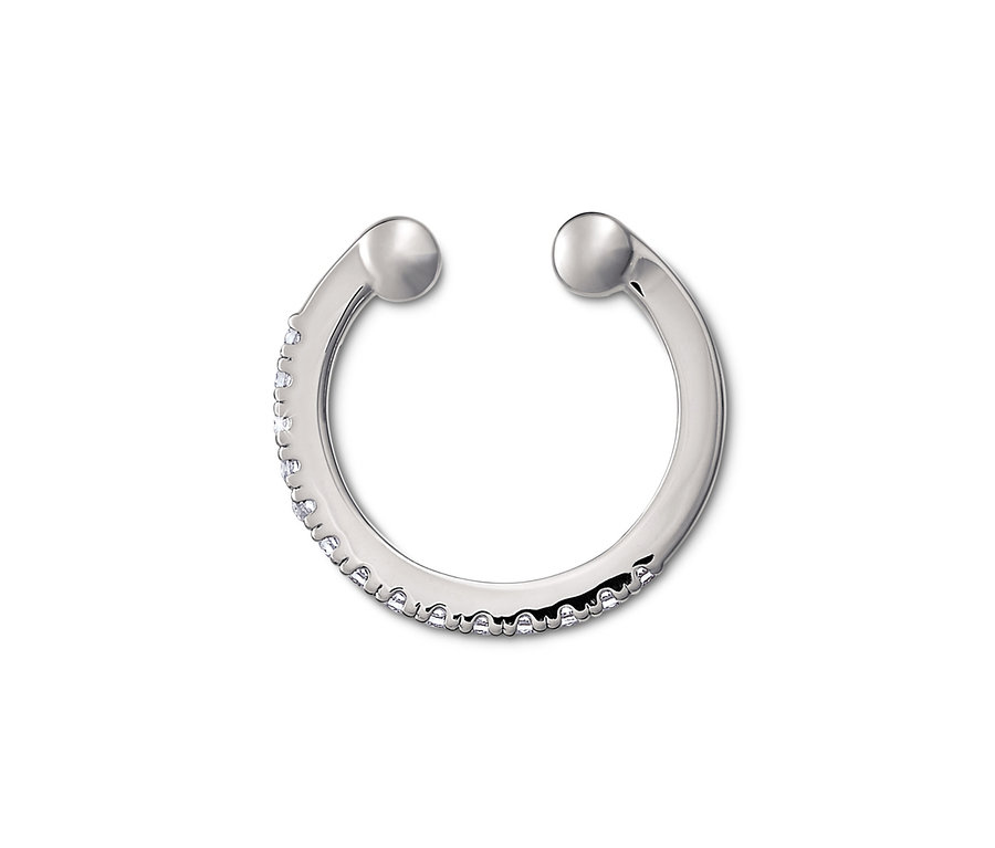 Detailný pohľad na ródiovanú striebornú náušnicu Ear Cuff 925/1000 so zirkónmi.