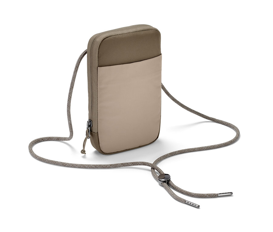 Hnedosivé puzdro na mobil chrániace proti mrazu so šnúrkou.