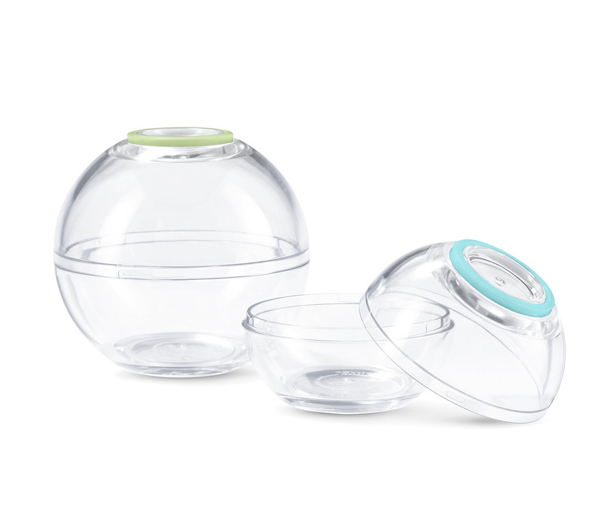 Dve priehľadné guľaté nádobky na uchovávanie potravín.