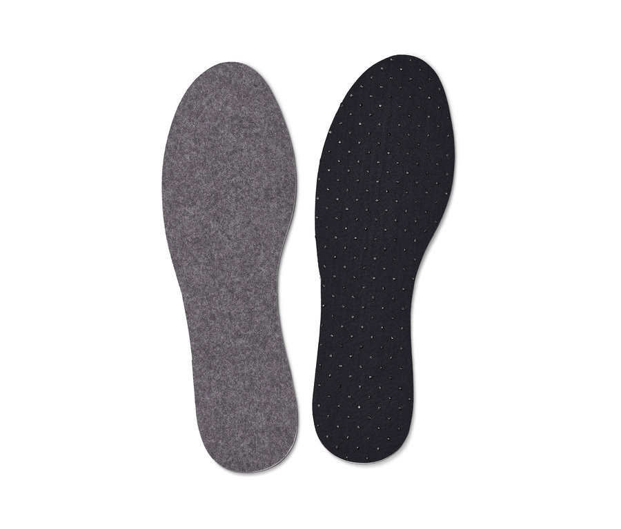 Dve termoizolačné vložky do topánok, jedna sivá a jedna čierna.