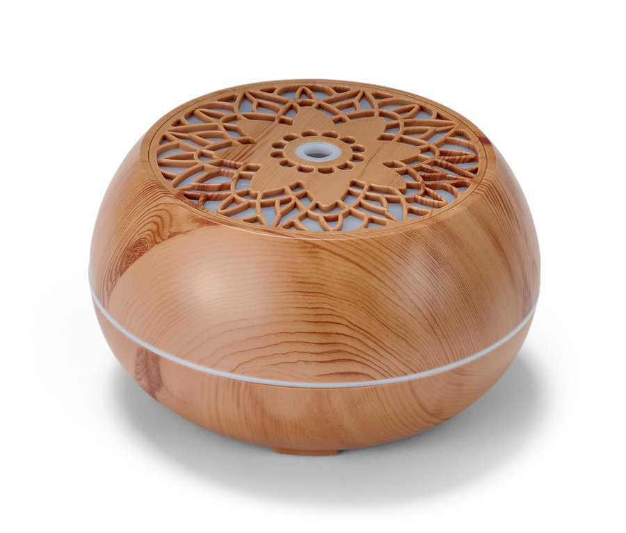 Detailný pohľad na hnedý aróma difuzér s Bluetooth® reproduktorom.