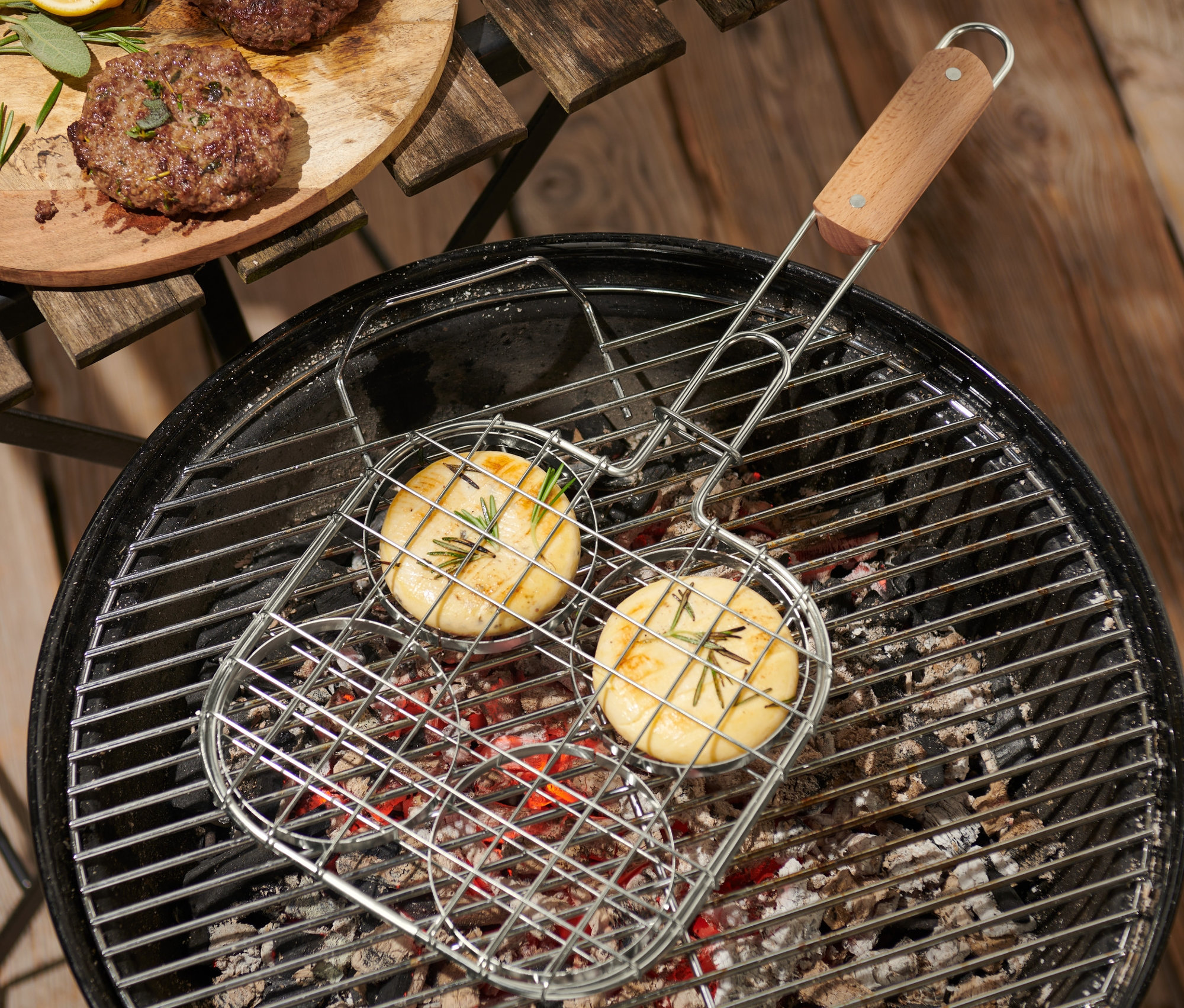Tchibo - Obracačka burgerov na barbecue