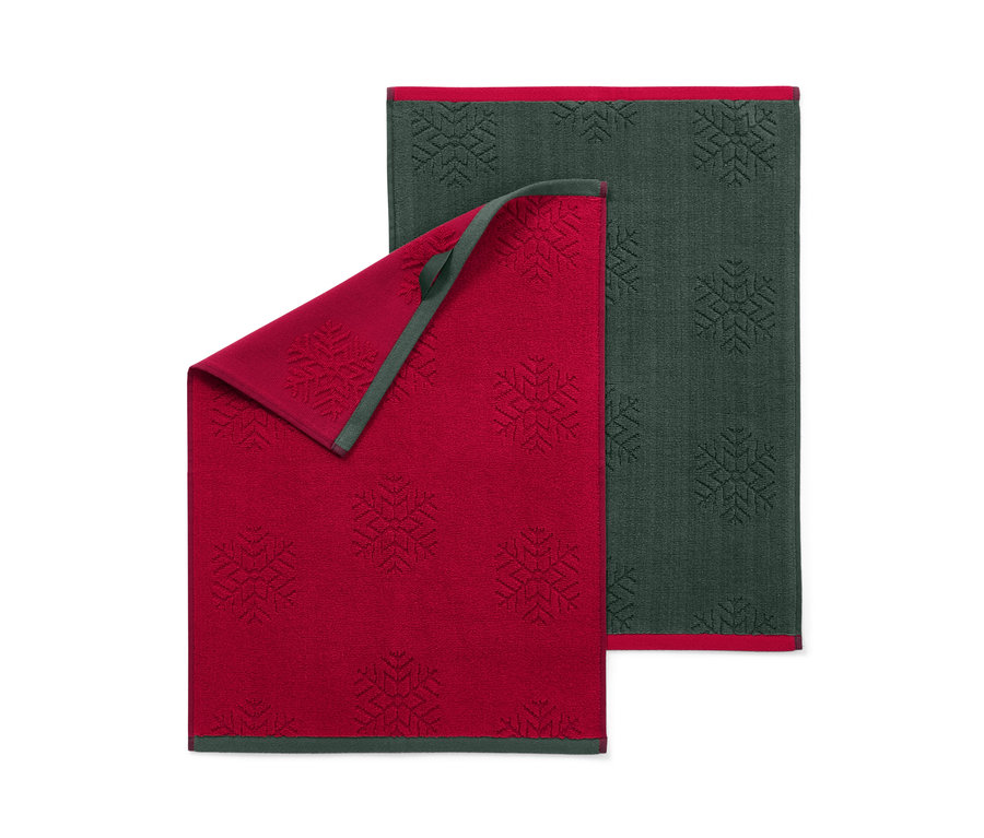 Dve kuchynské utierky s motívom snehových vločiek, jedna červená a jedna tmavozelená.