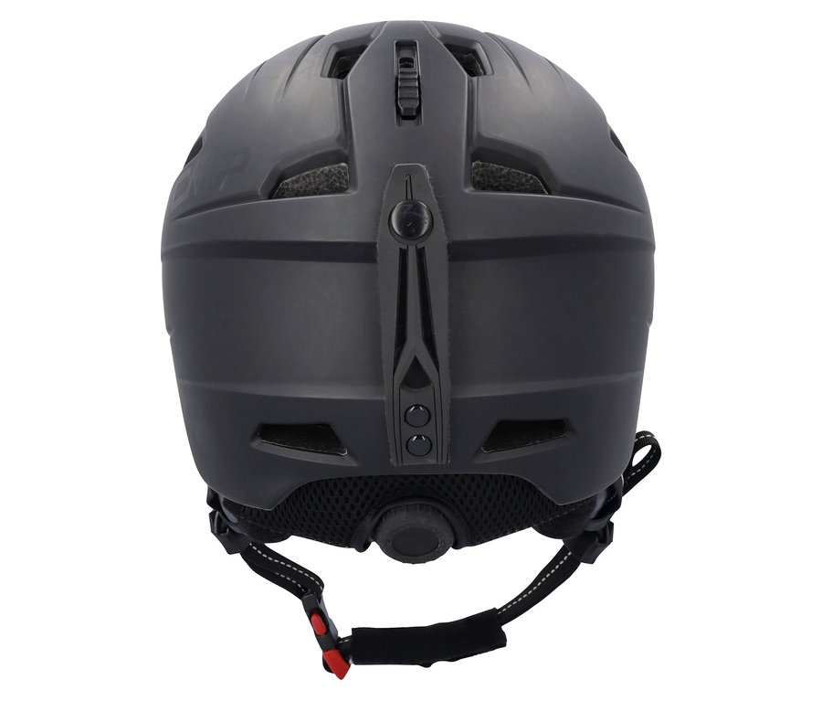 Detailný pohľad zozadu na matnú čiernu prilbu s vetracími otvormi a nastaviteľným popruhom.