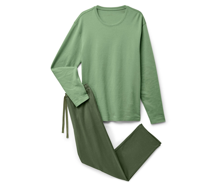 Zelené pyžamo s dlhým rukávom a nohavicami leží na bielom pozadí.